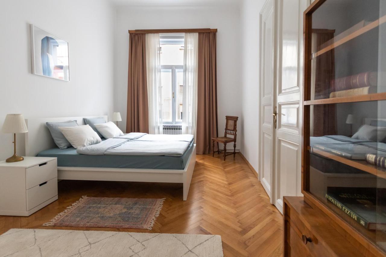 Apartment Herzer Загреб Экстерьер фото