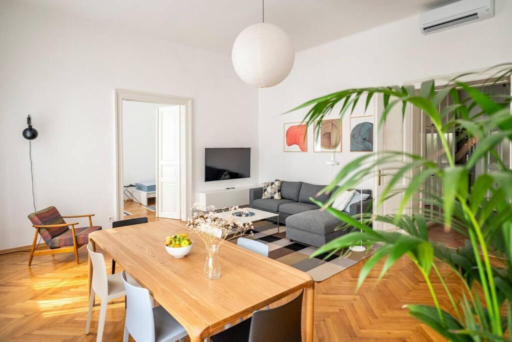 Apartment Herzer Загреб Экстерьер фото